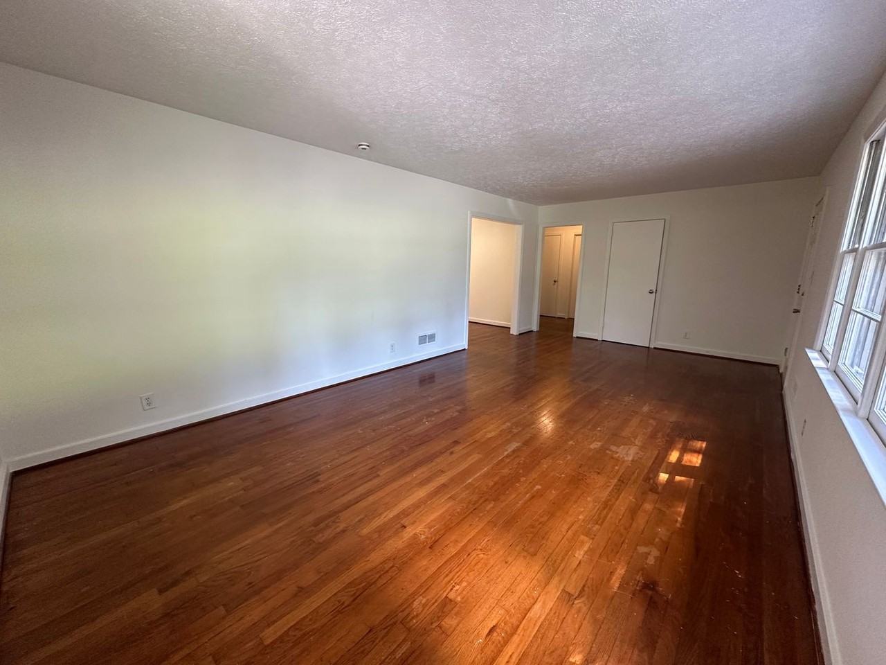 1604 Mccall Dr - Photo 5 of 18