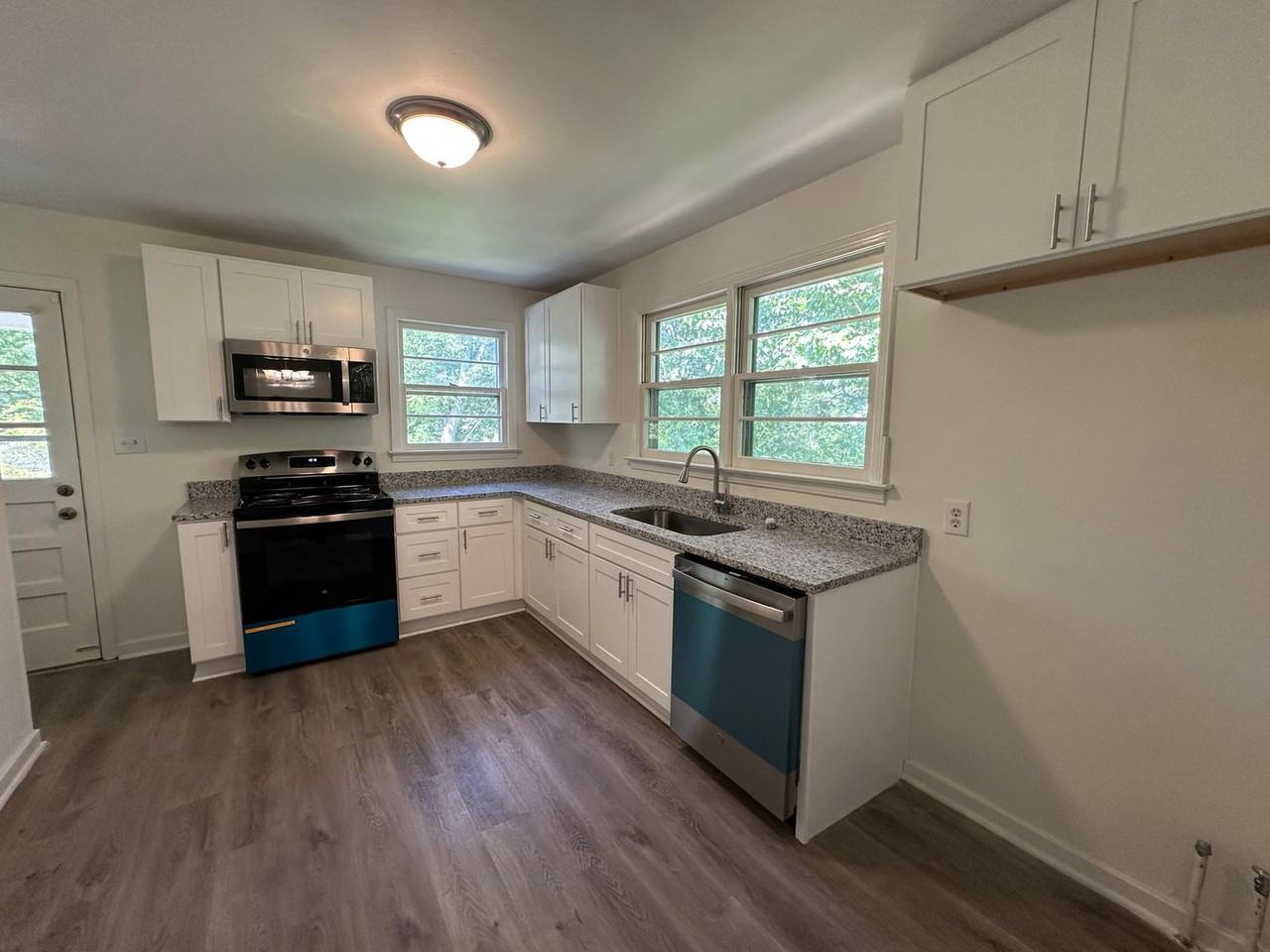 1604 Mccall Dr - Photo 7 of 18