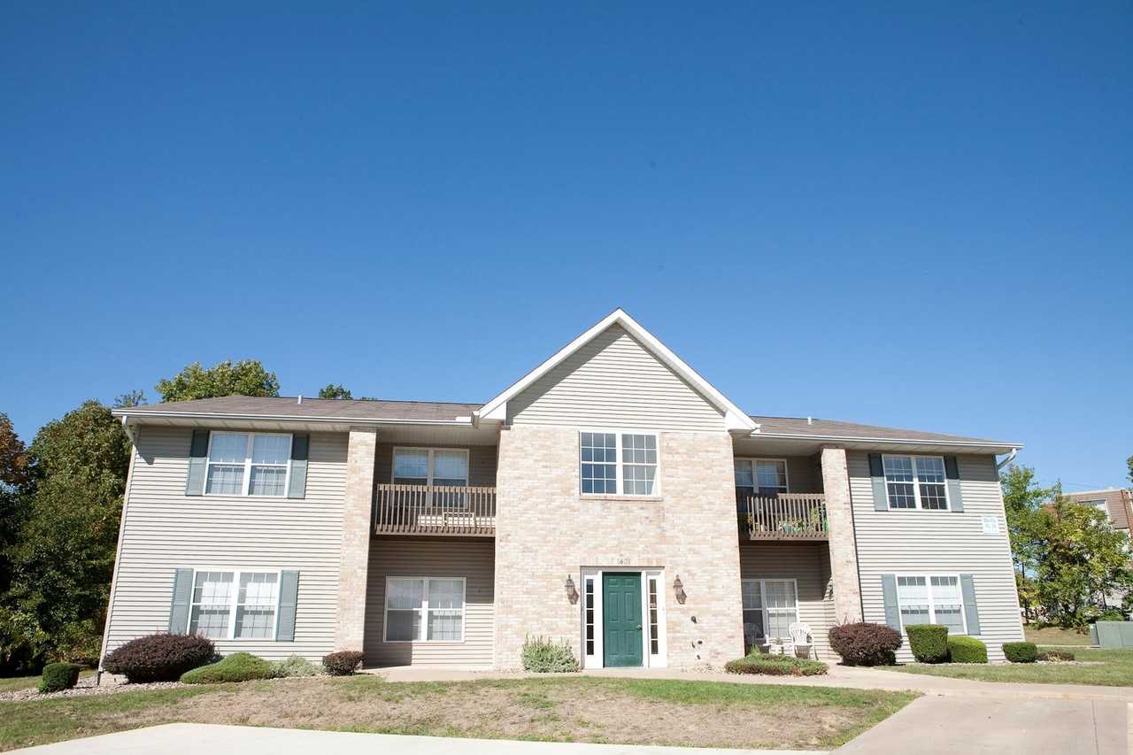 Covington Court Apartments - Photo 2 of 13