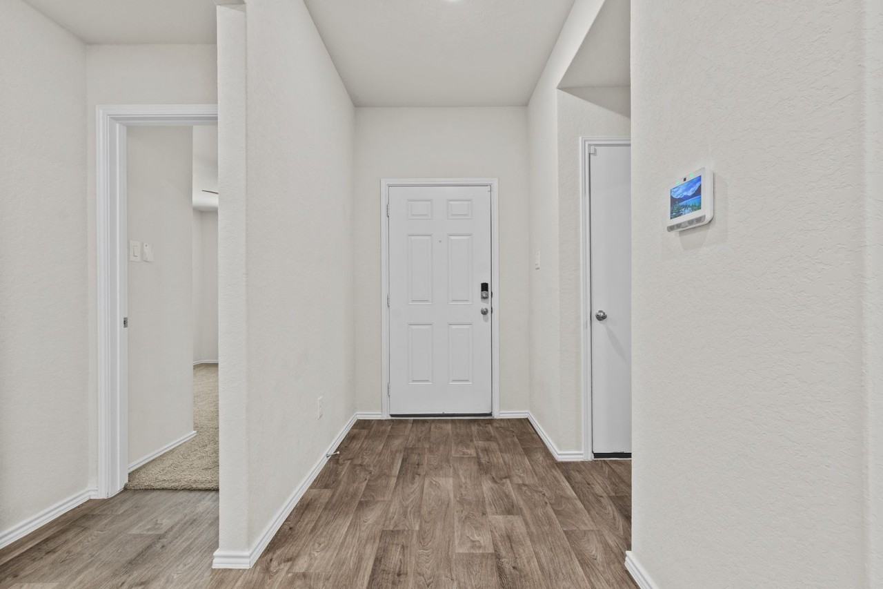 109 Half Moon Ct - Photo 3 of 31