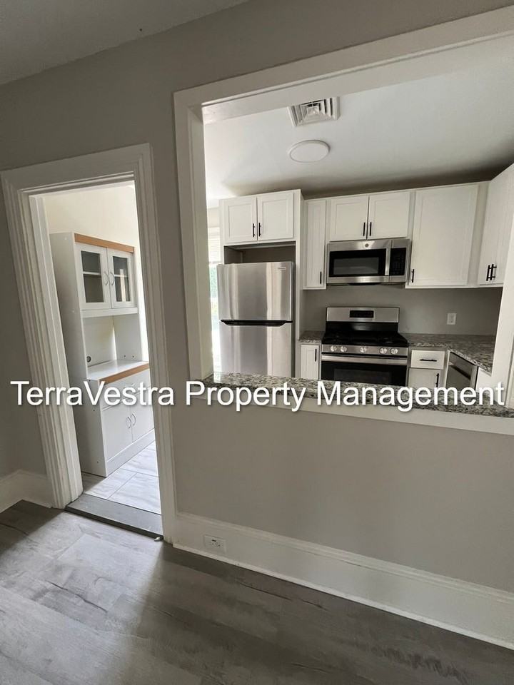 79 N Main St - Photo 4 of 21