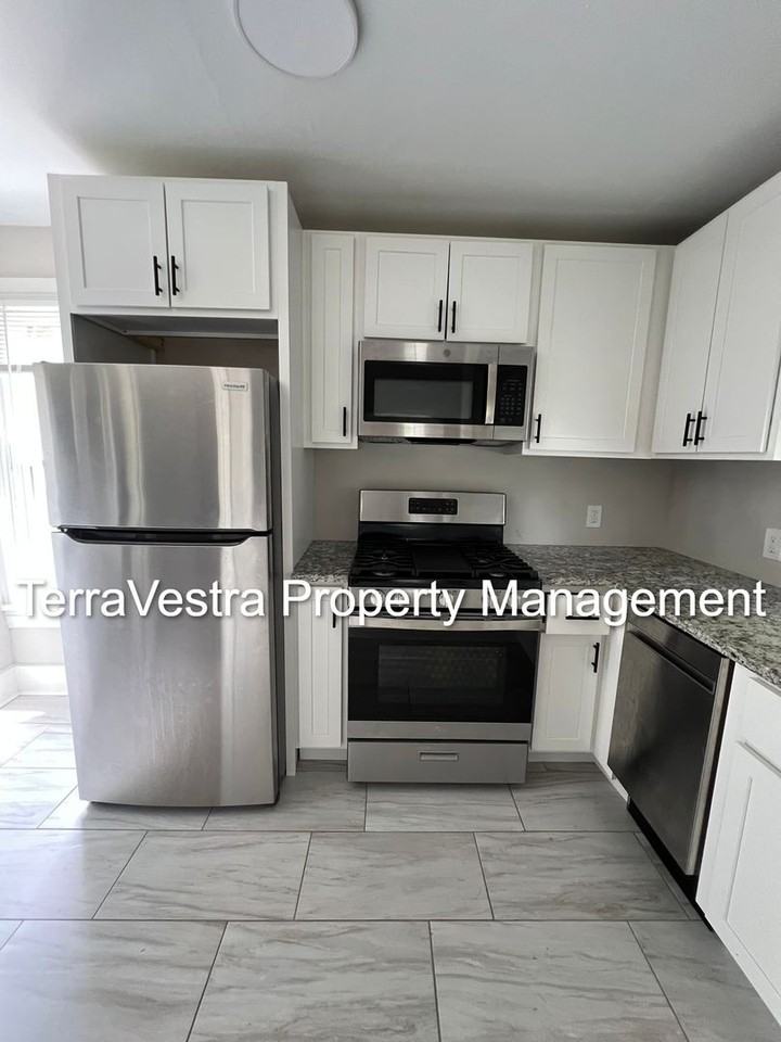79 N Main St - Photo 5 of 21