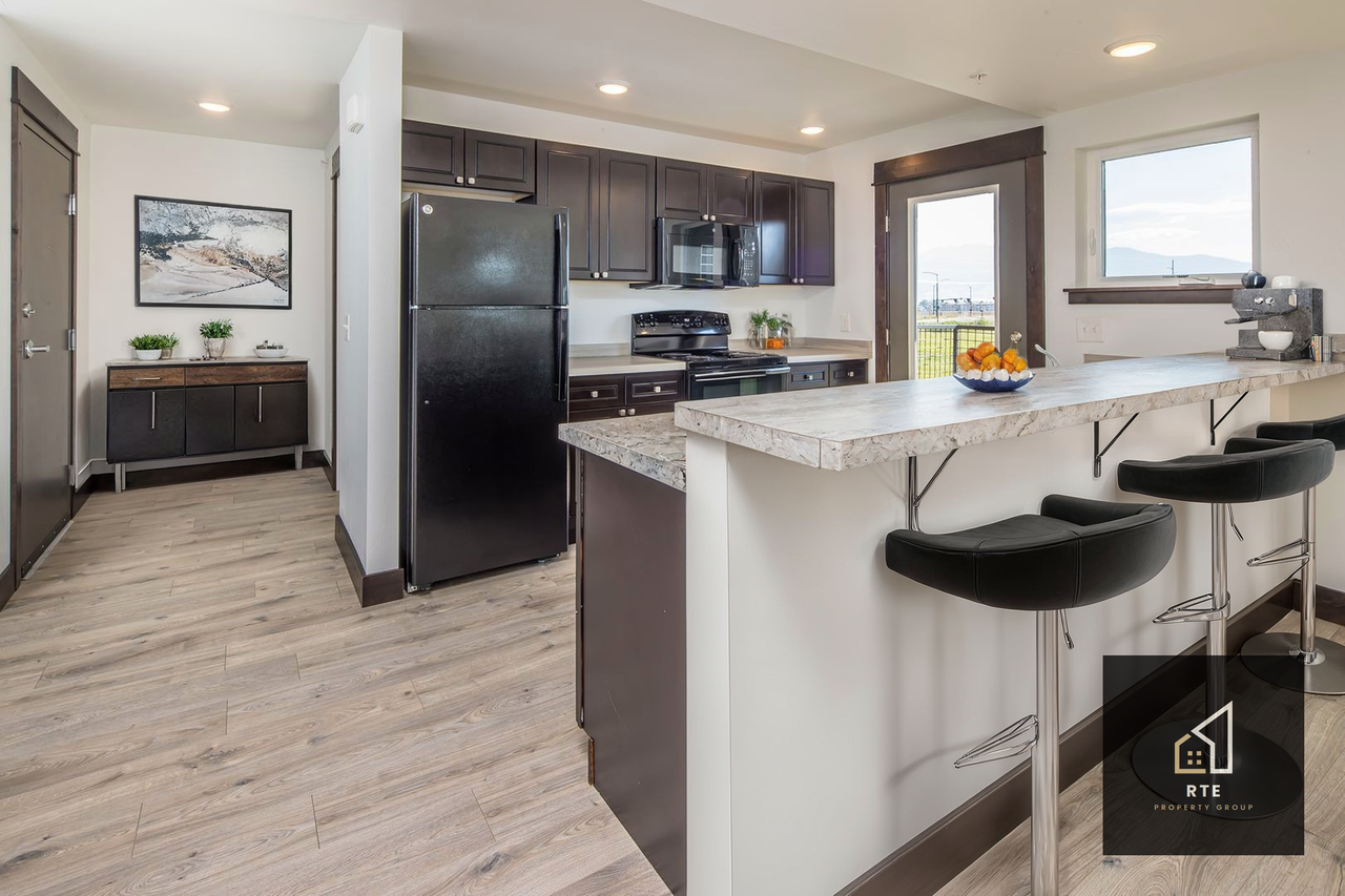 1170 Abigail Lane - Photo 4 of 9