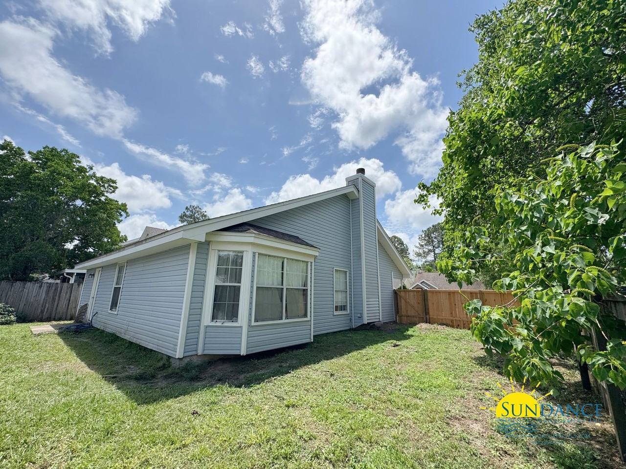 1701 Colonial Ct - Photo 4 of 19