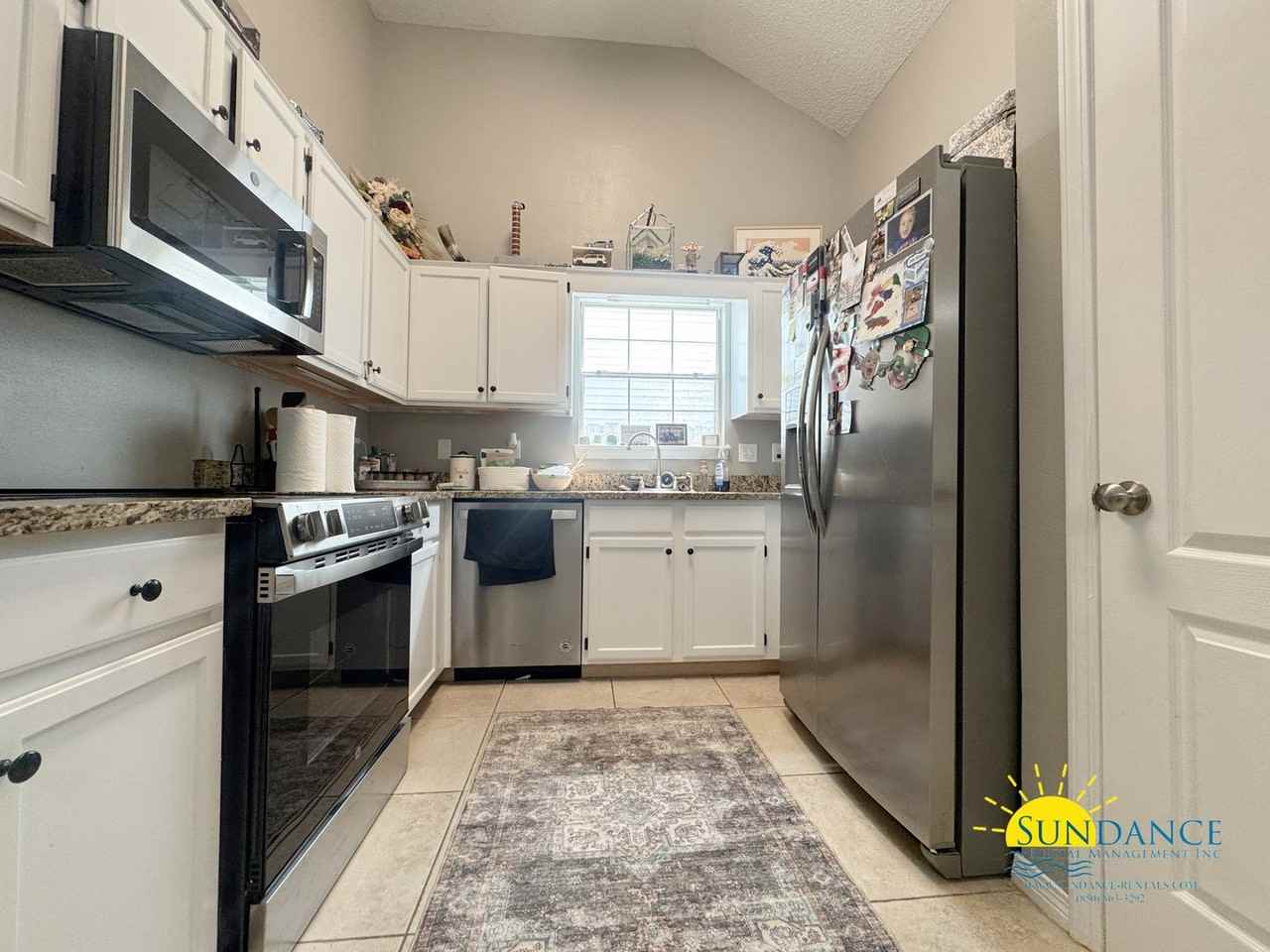 1701 Colonial Ct - Photo 5 of 19