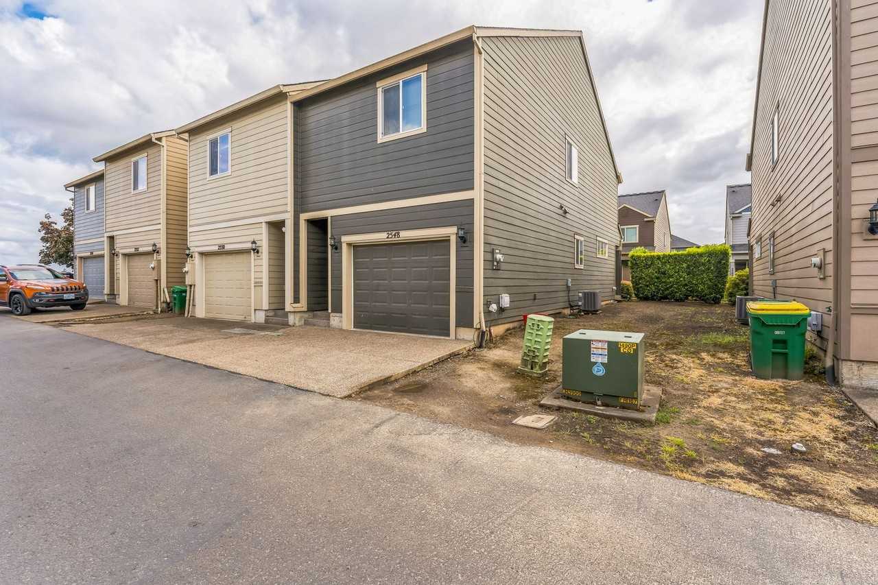 2548 Carson Loop - Photo 2 of 17