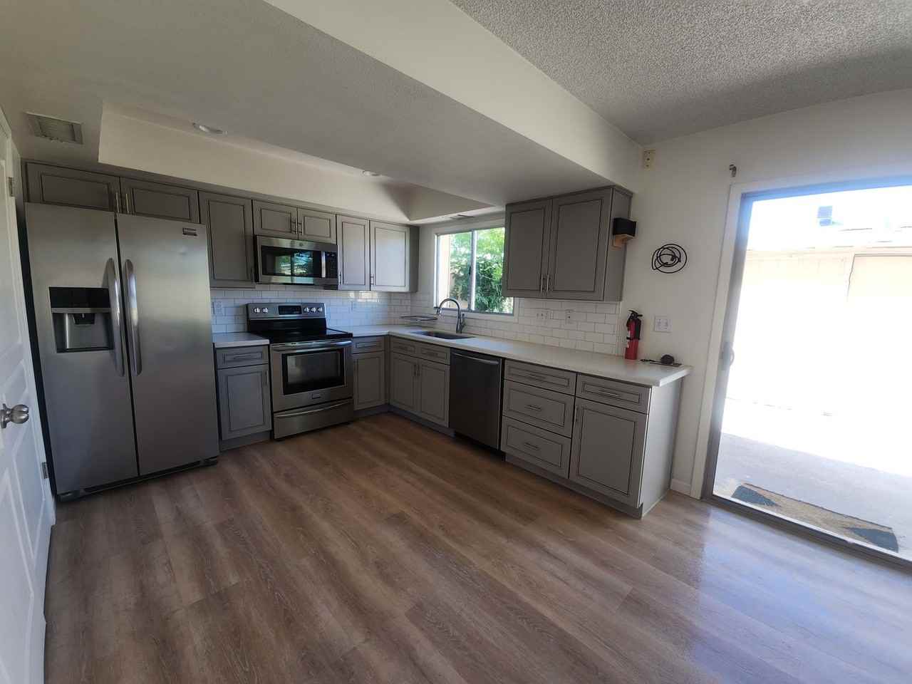 3811 S Mill Ave - Photo 3 of 24