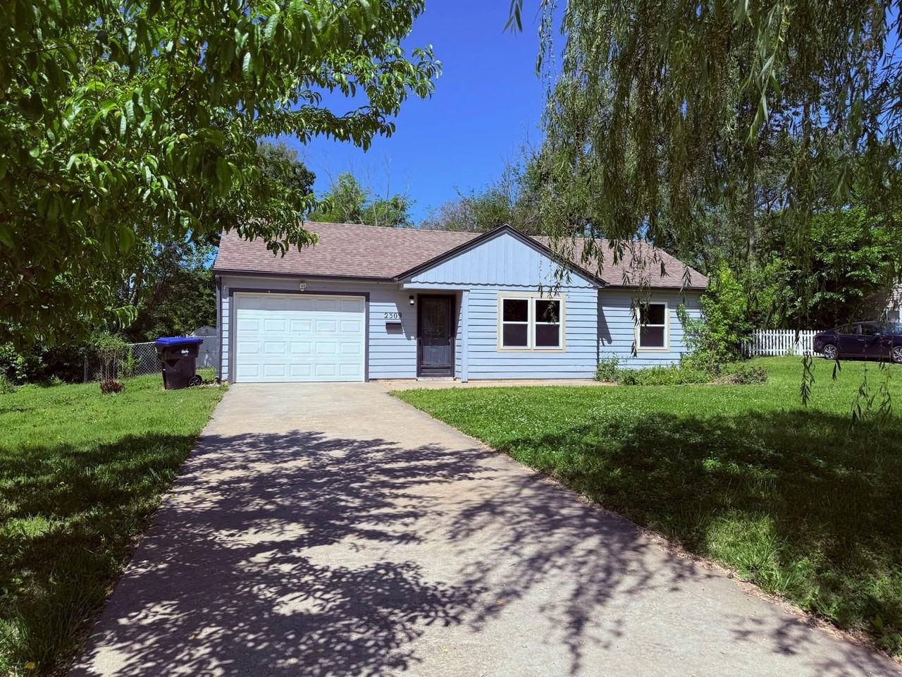 2309 Sw High Ave - Photo 2 of 16