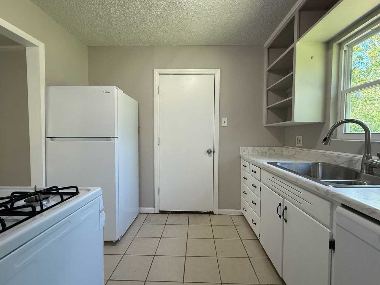 2309 Sw High Ave - Photo 3 of 16