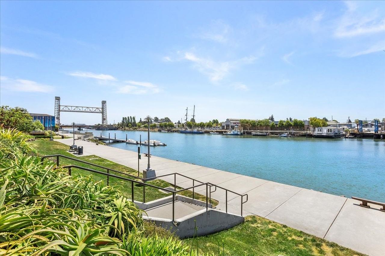 2857 Regatta Dr - Photo 2 of 23