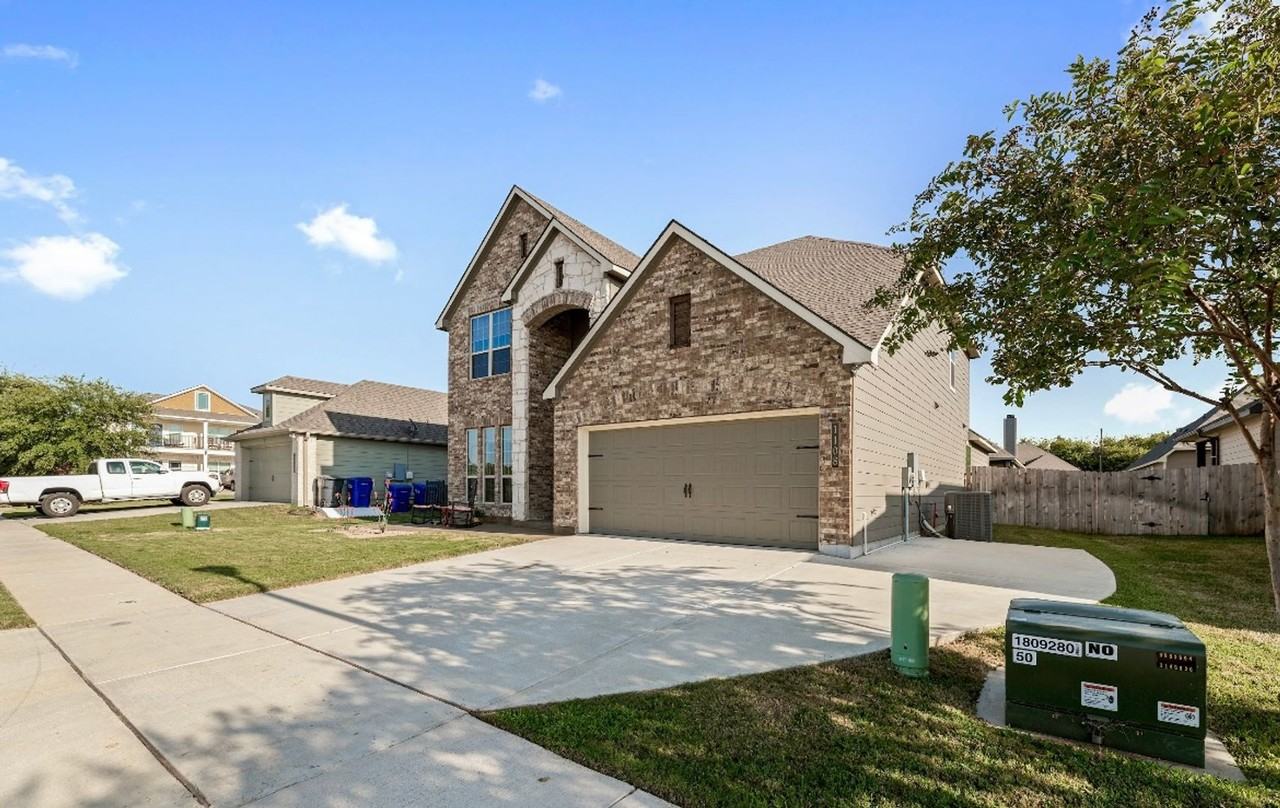 1108 Placid Cir - Photo 2 of 26