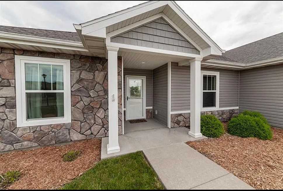 5610 Abercorn Drive - Photo 2 of 22