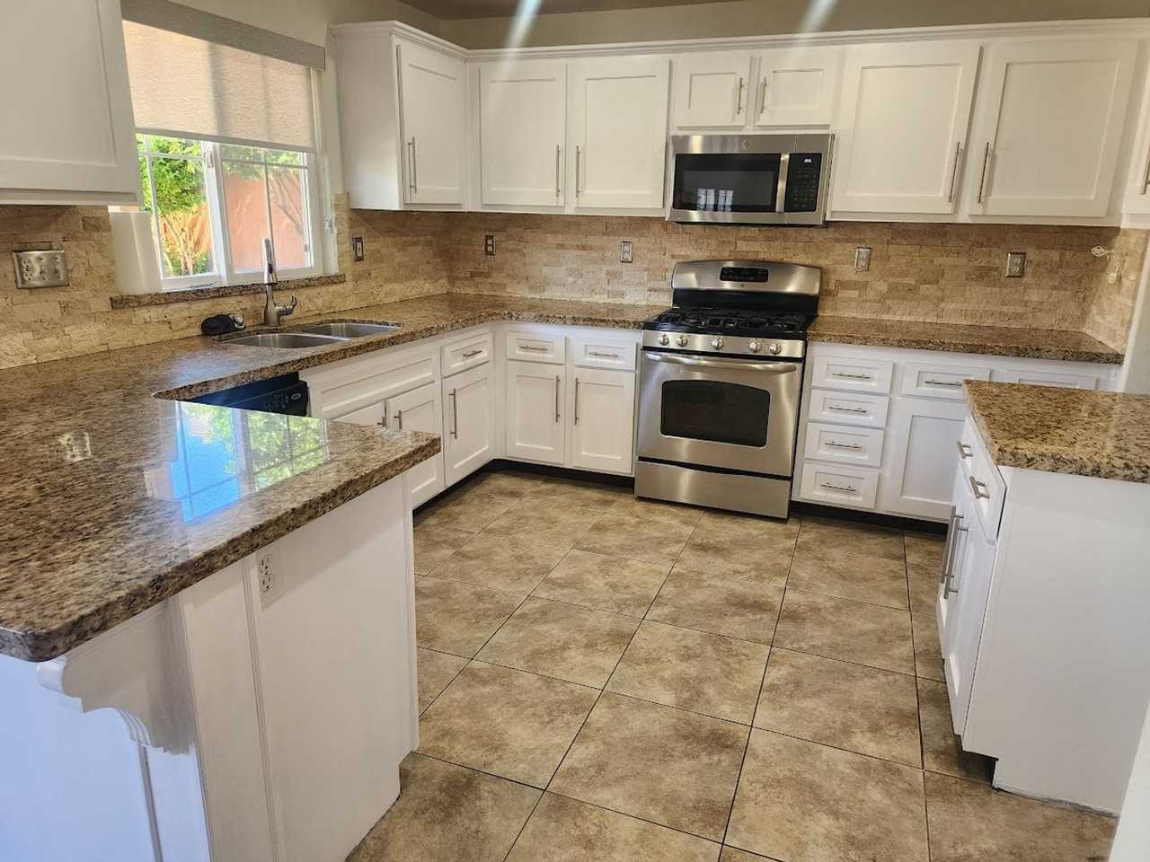 42027 Dunes Ct - Photo 3 of 15