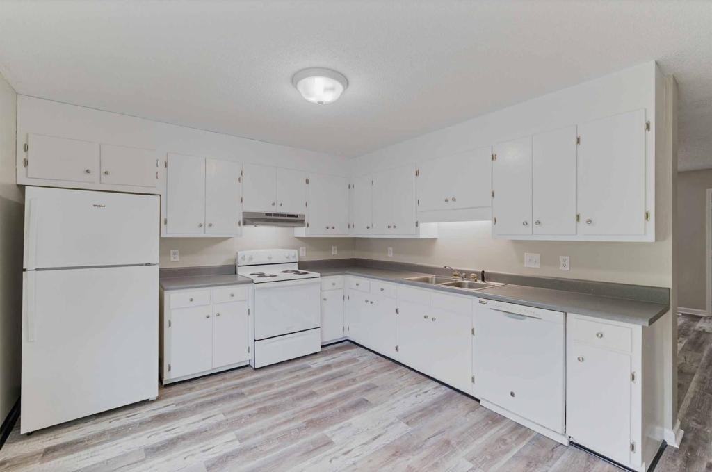 735 41st St Ne - Photo 2 of 6