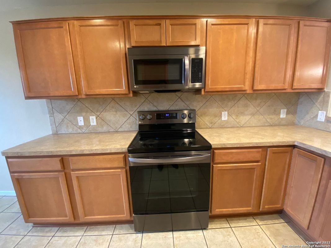 3708 Greenridge - Photo 5 of 31