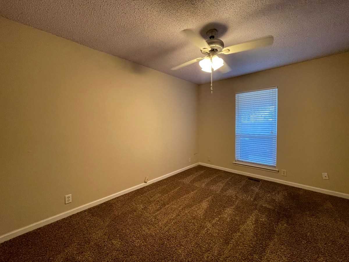4707 Hemlock Ln - Photo 5 of 20