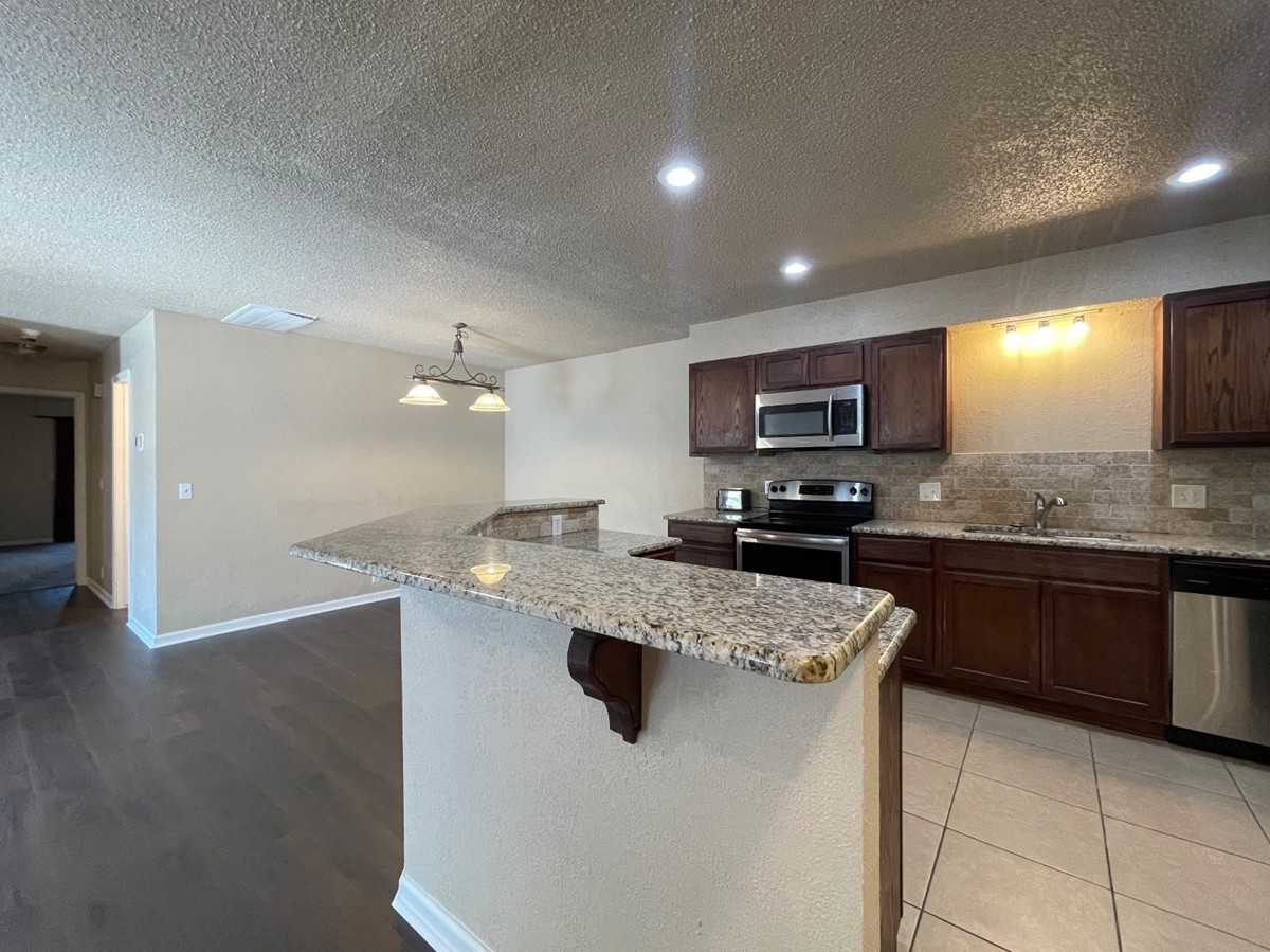 4707 Hemlock Ln - Photo 5 of 20