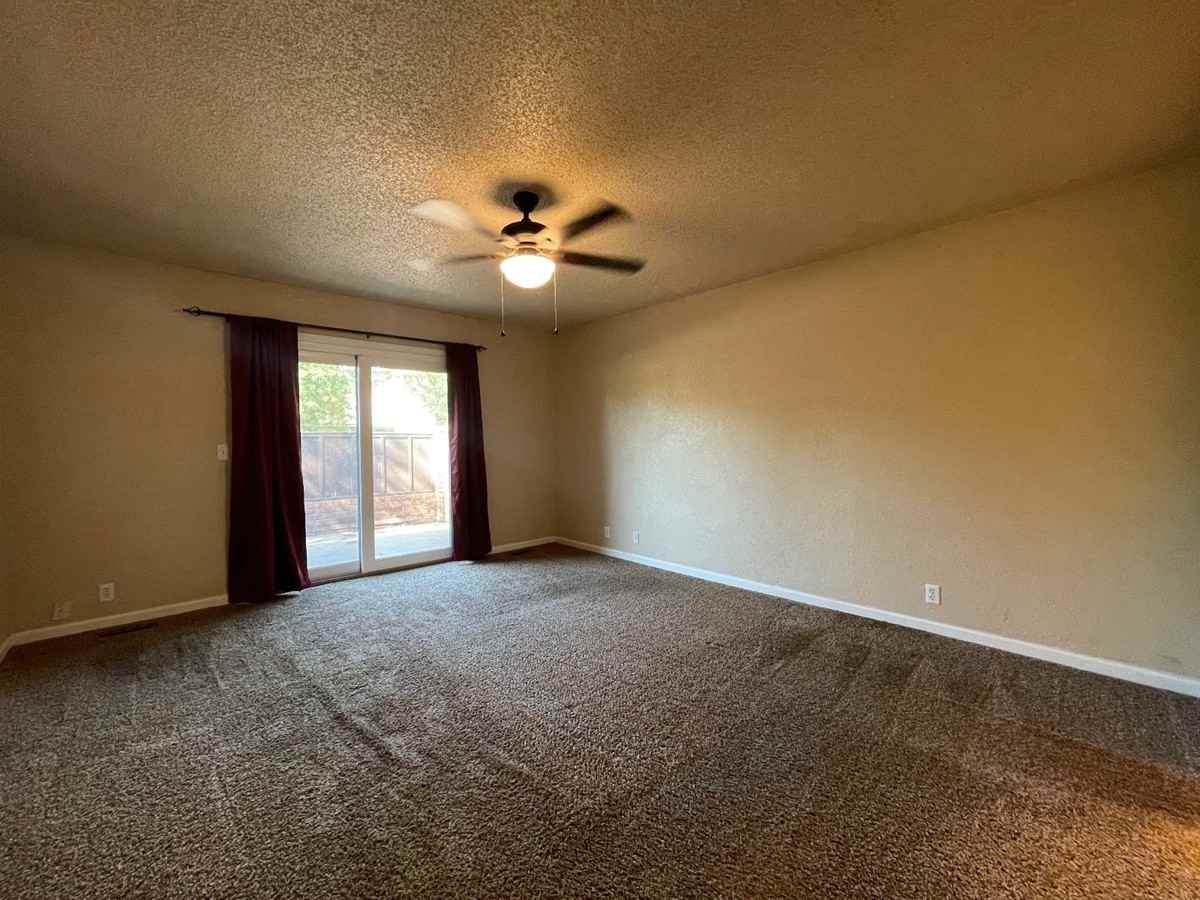 4707 Hemlock Ln - Photo 3 of 20