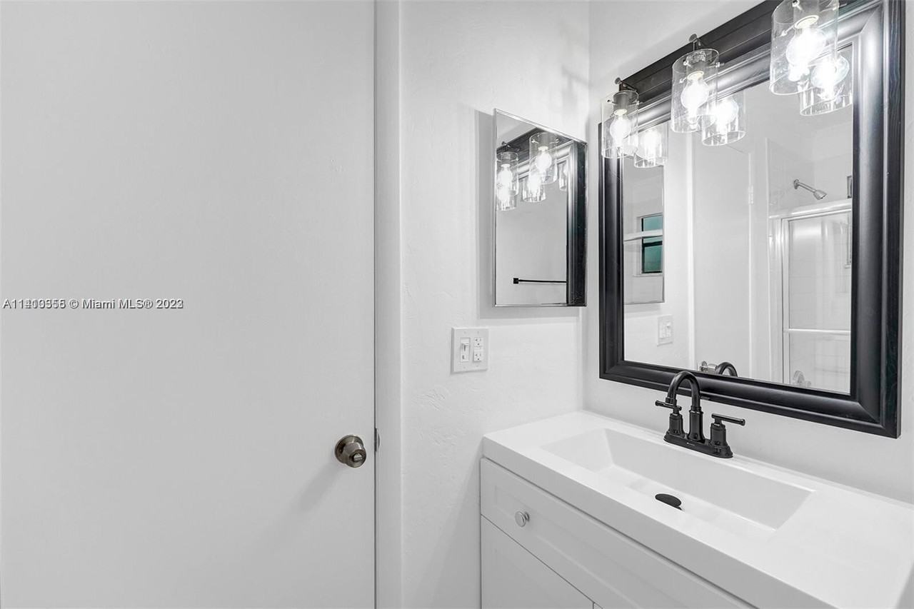 20908 Leeward Ct #231-3 - Photo 3 of 27