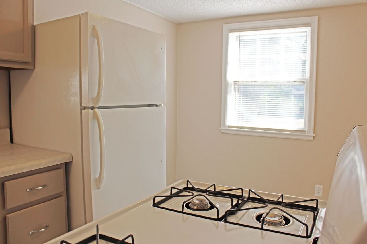 1012 E 26th St - Photo 2 of 20