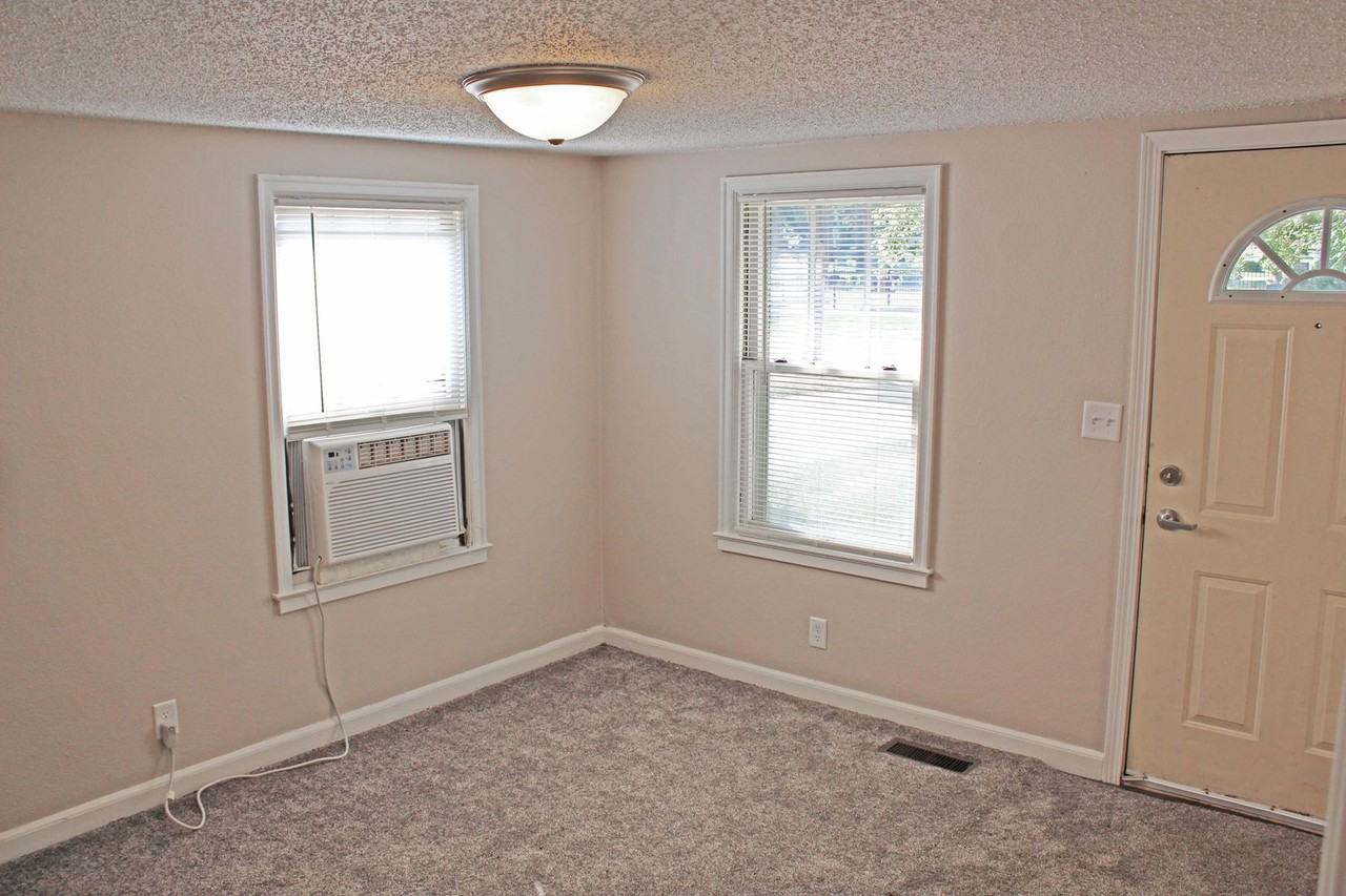 1012 E 26th St - Photo 4 of 20