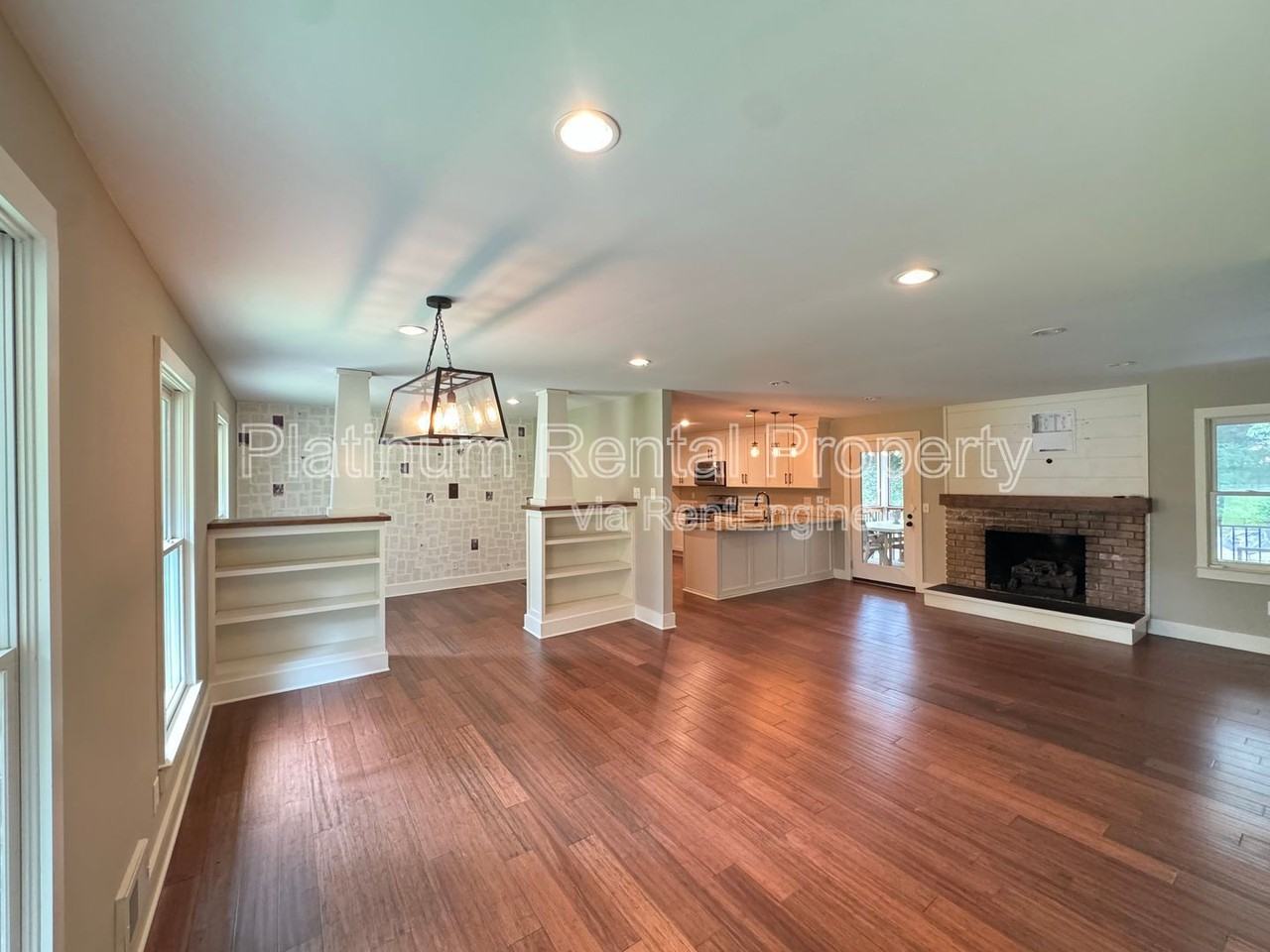 381 Lynne Cir - Photo 5 of 33