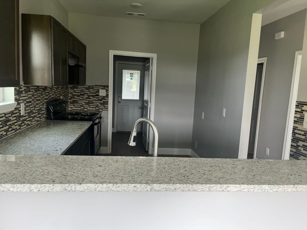 3005 Arapaho Rd - Photo 2 of 8