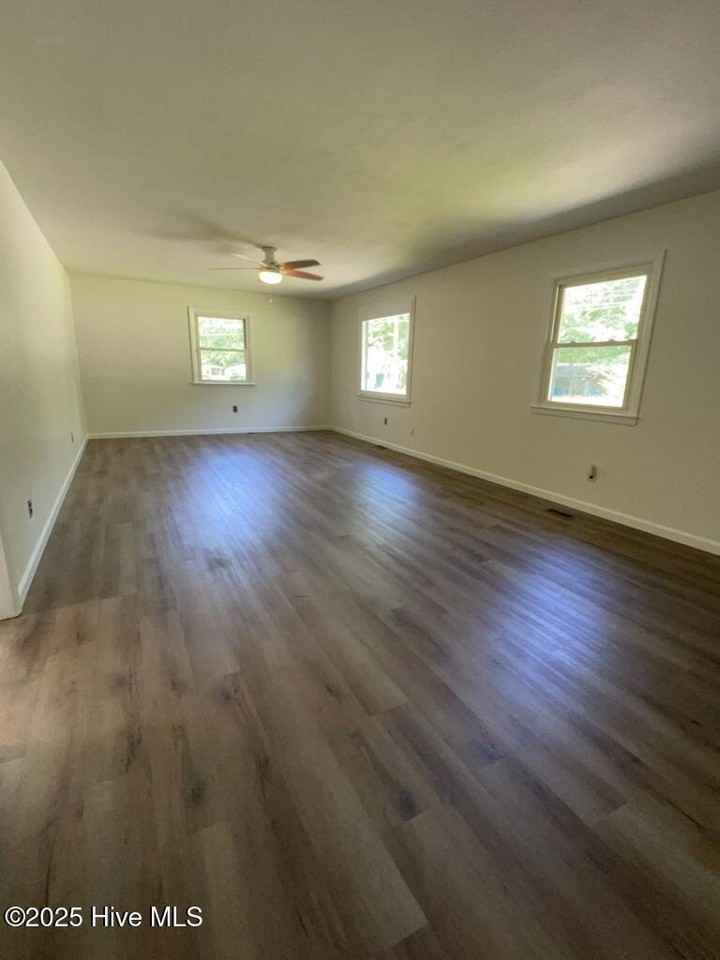 610 Dennis Rd - Photo 3 of 19