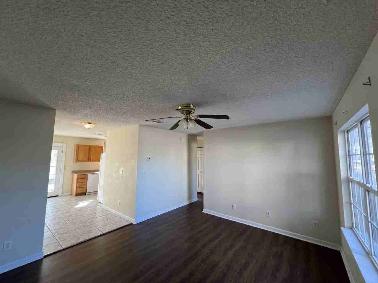 29 S Main St Apt B - Photo 3 of 29