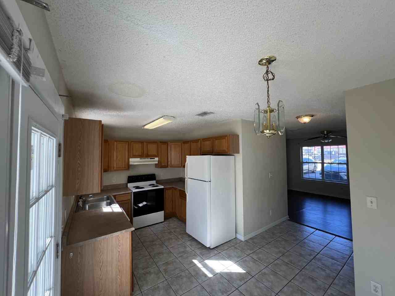 29 S Main St Apt B - Photo 5 of 29
