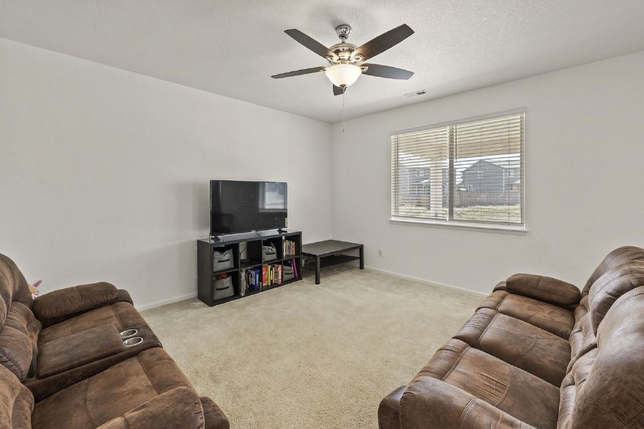 3315 Bella Luna Dr - Photo 7 of 39