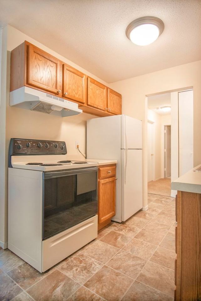 Excelsior Manor Apartments - Photo 4 of 26