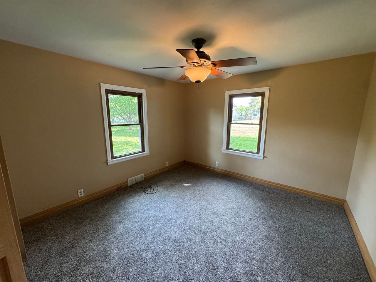 105 2nd St - Photo 2 of 10