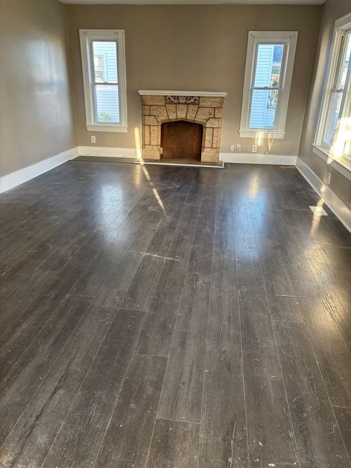 930 W 18th St - Photo 3 of 16