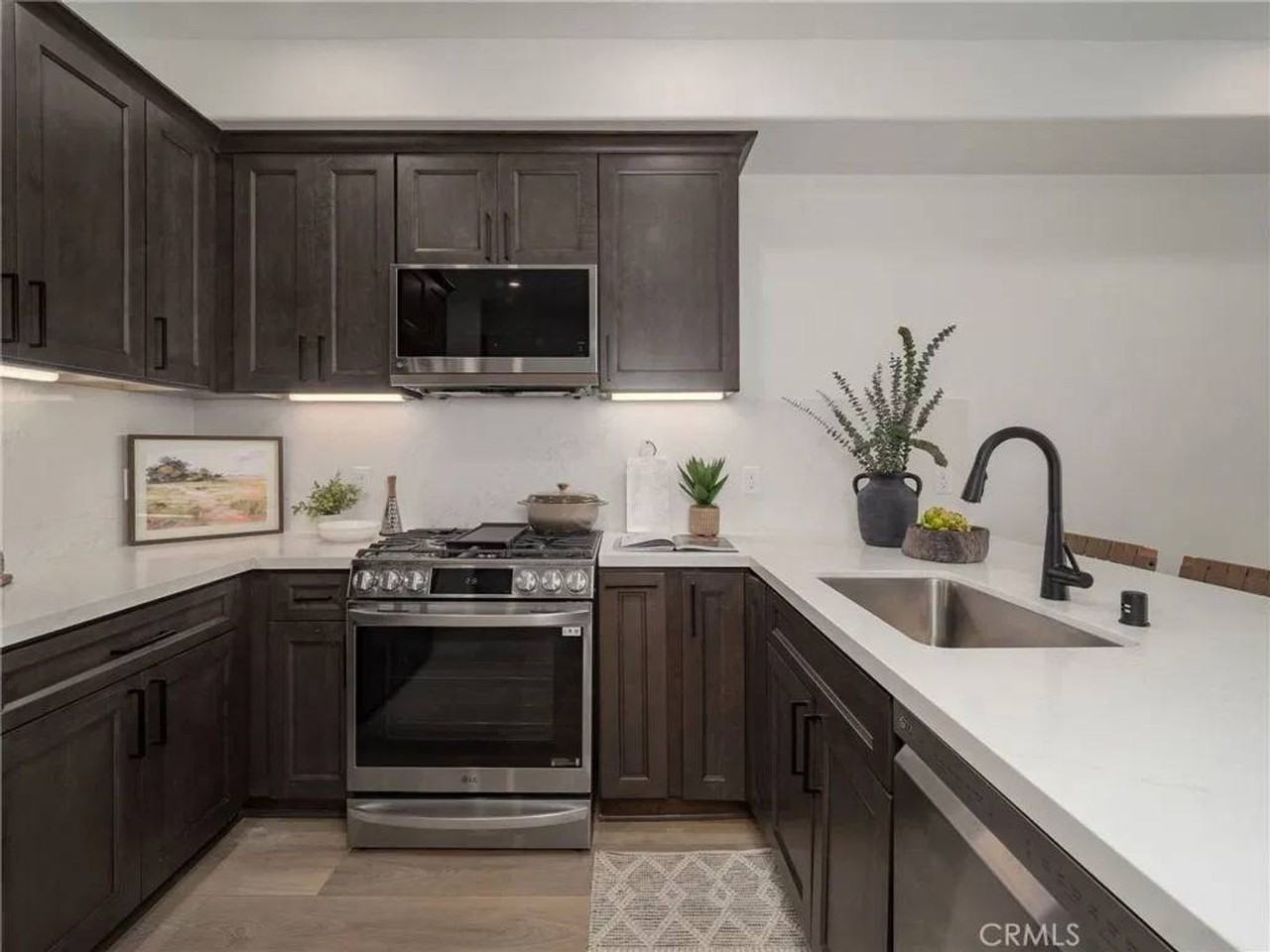 402 W Grand Ave #102 - Photo 3 of 15