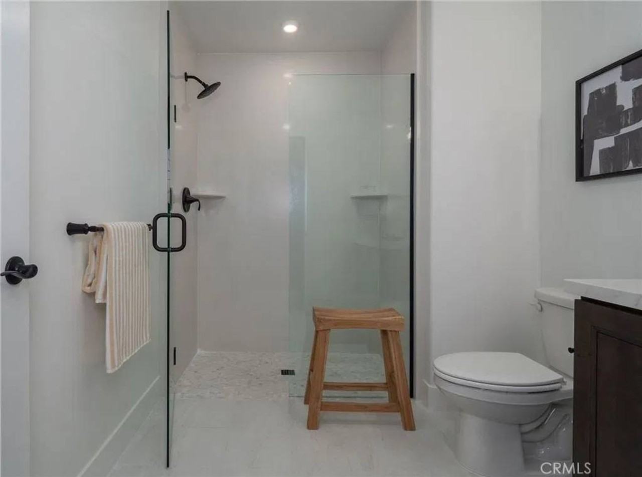 402 W Grand Ave #102 - Photo 7 of 15