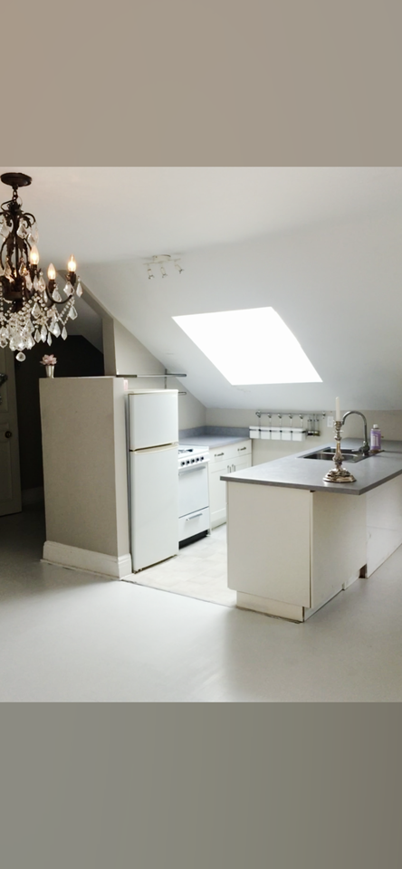 Yonge St & Roxborough St E - Photo 3 of 30