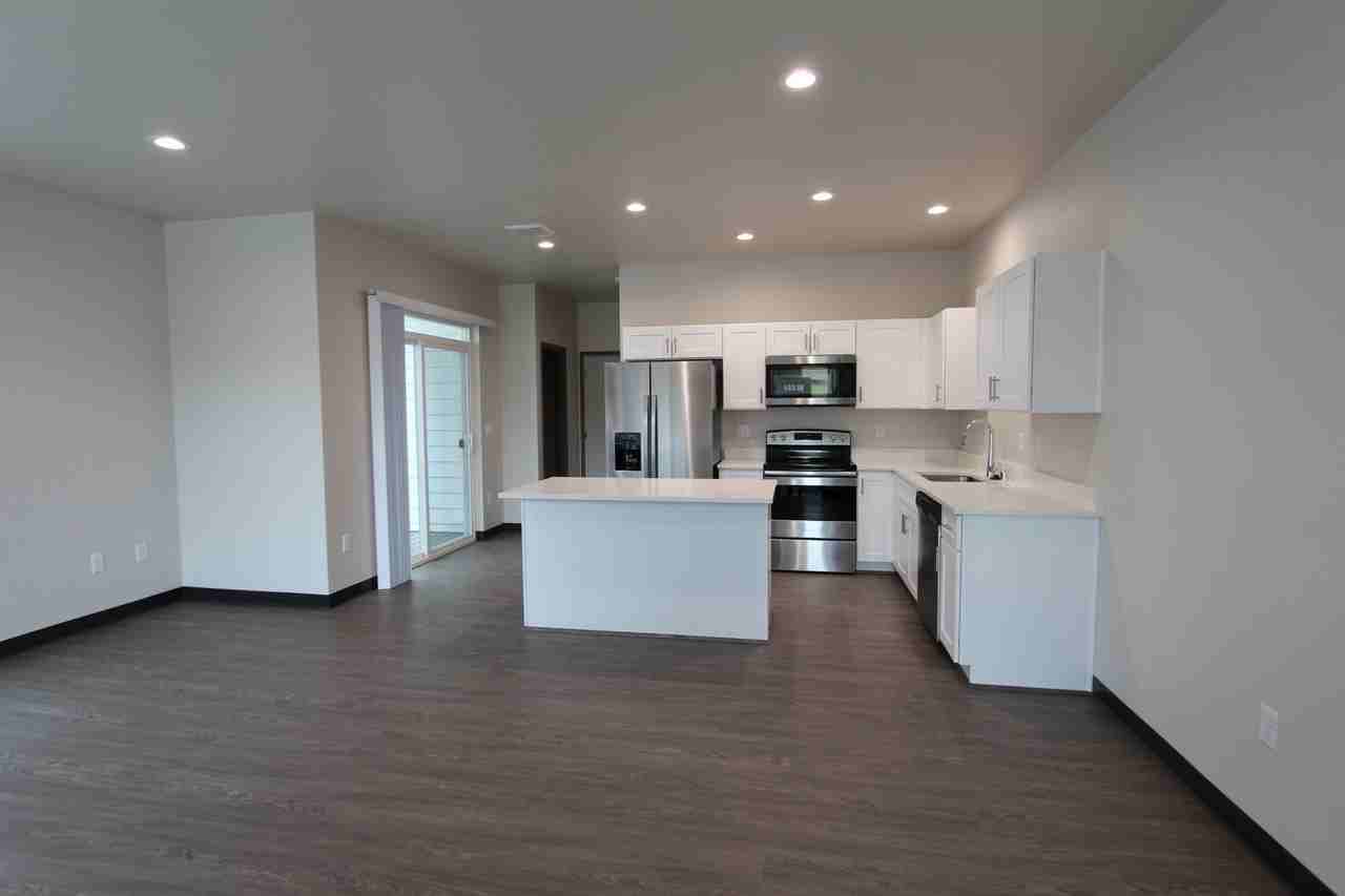 909 Greenfield Dr - Photo 2 of 19