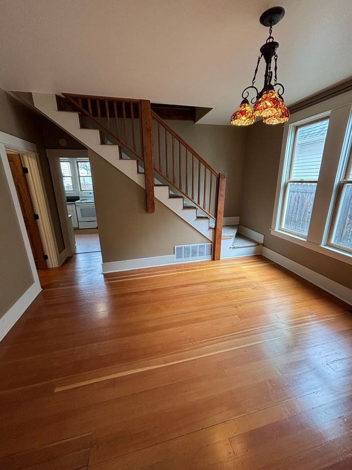 428 N 1st St W - Photo 2 of 14