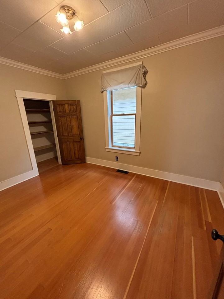 428 N 1st St W - Photo 3 of 14