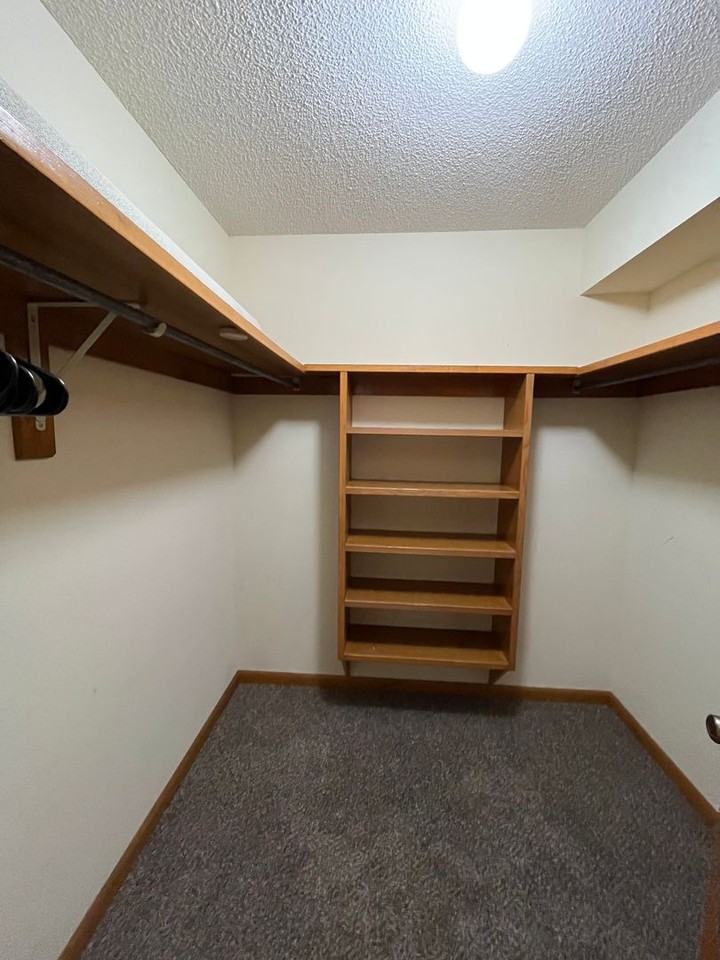 3945 Balsam Dr - Photo 4 of 19