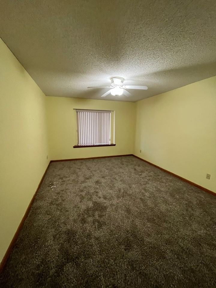 3945 Balsam Dr - Photo 5 of 19