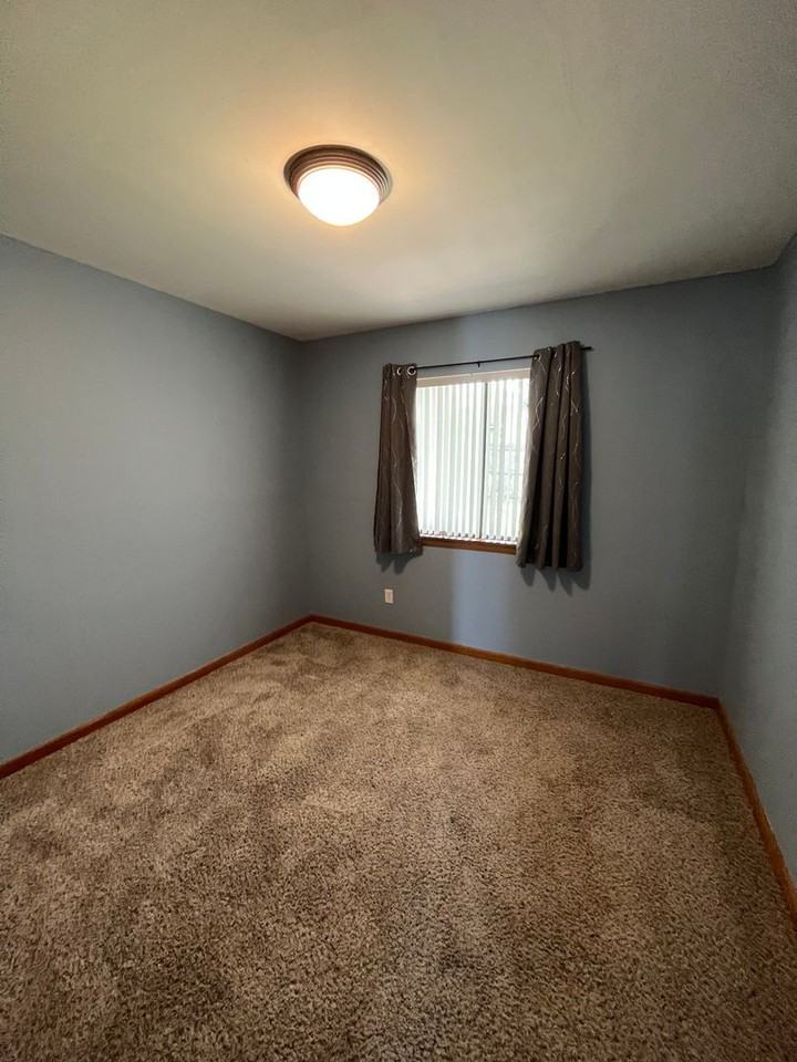 3945 Balsam Dr - Photo 6 of 19