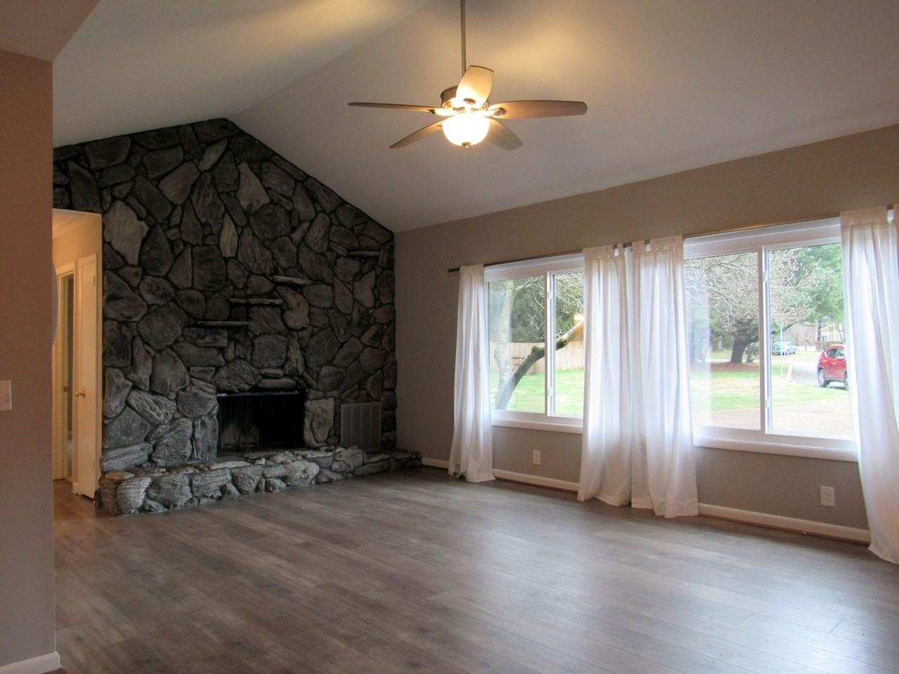 114 Doral Ct - Photo 3 of 22