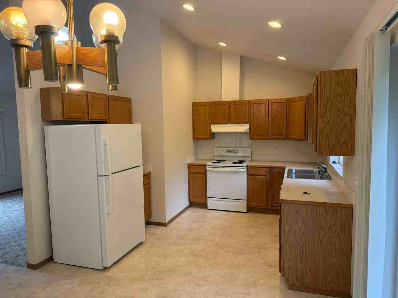 1072 Andis Rd - Photo 2 of 10