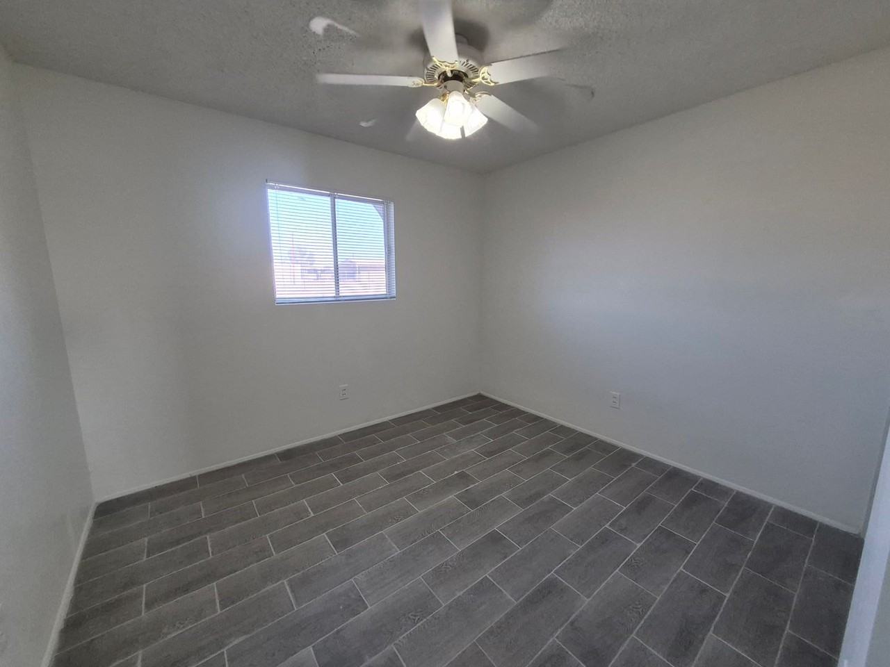 2668 S Madison Ave - Photo 4 of 22