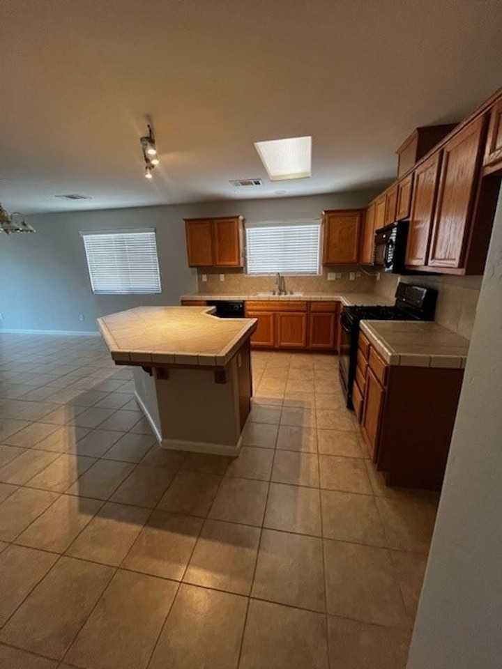 6504 Nichelini Ct - Photo 4 of 15