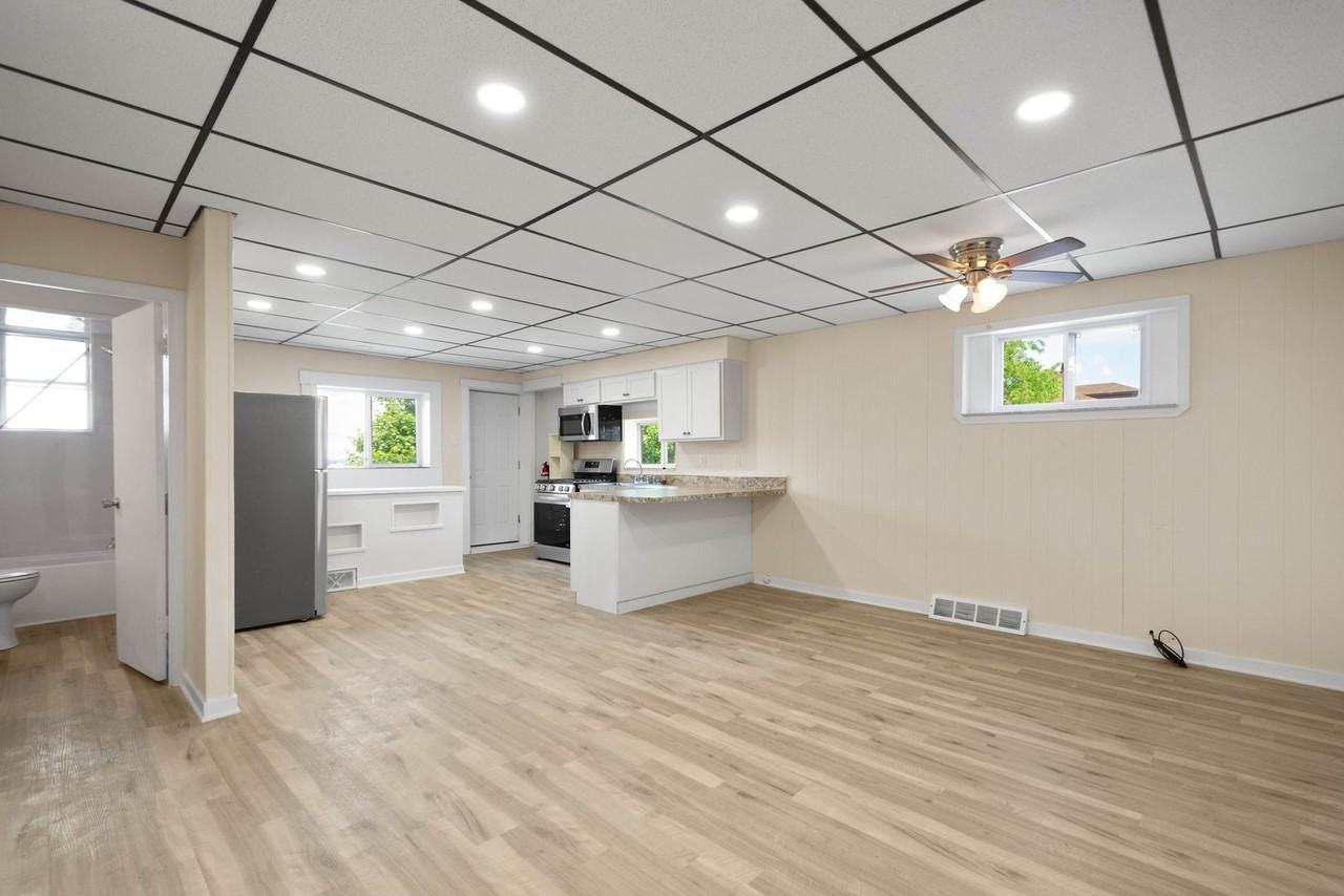 2405 Arlington Ave - Photo 5 of 23