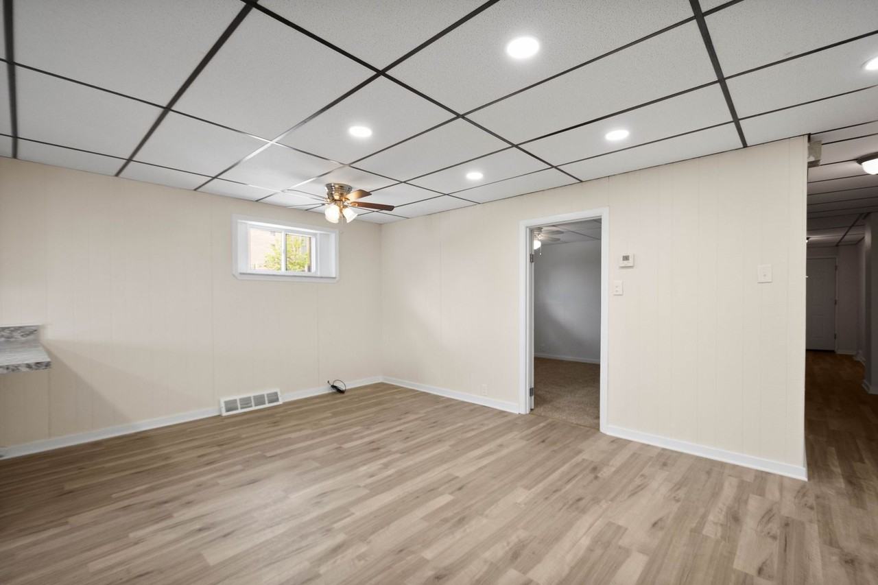 2405 Arlington Ave - Photo 6 of 23
