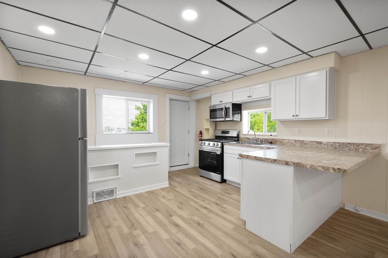 2405 Arlington Ave - Photo 7 of 23